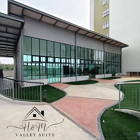 H&M Valley Suite - Pool View Kuantan Luaran gambar