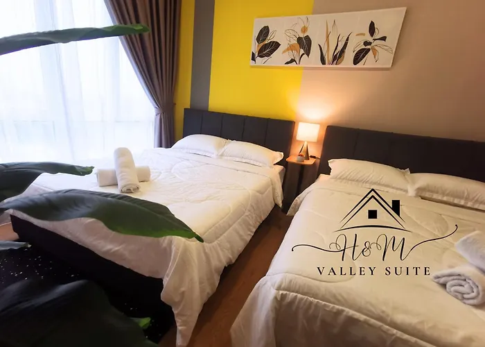 H&M Valley Suite - Pool View