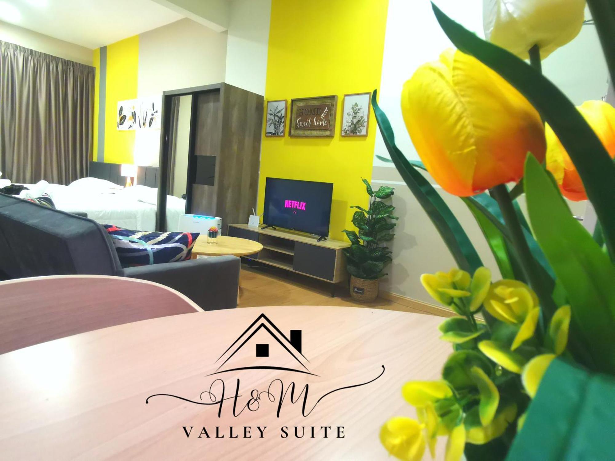 H&m Valley - Pool View Apartment *