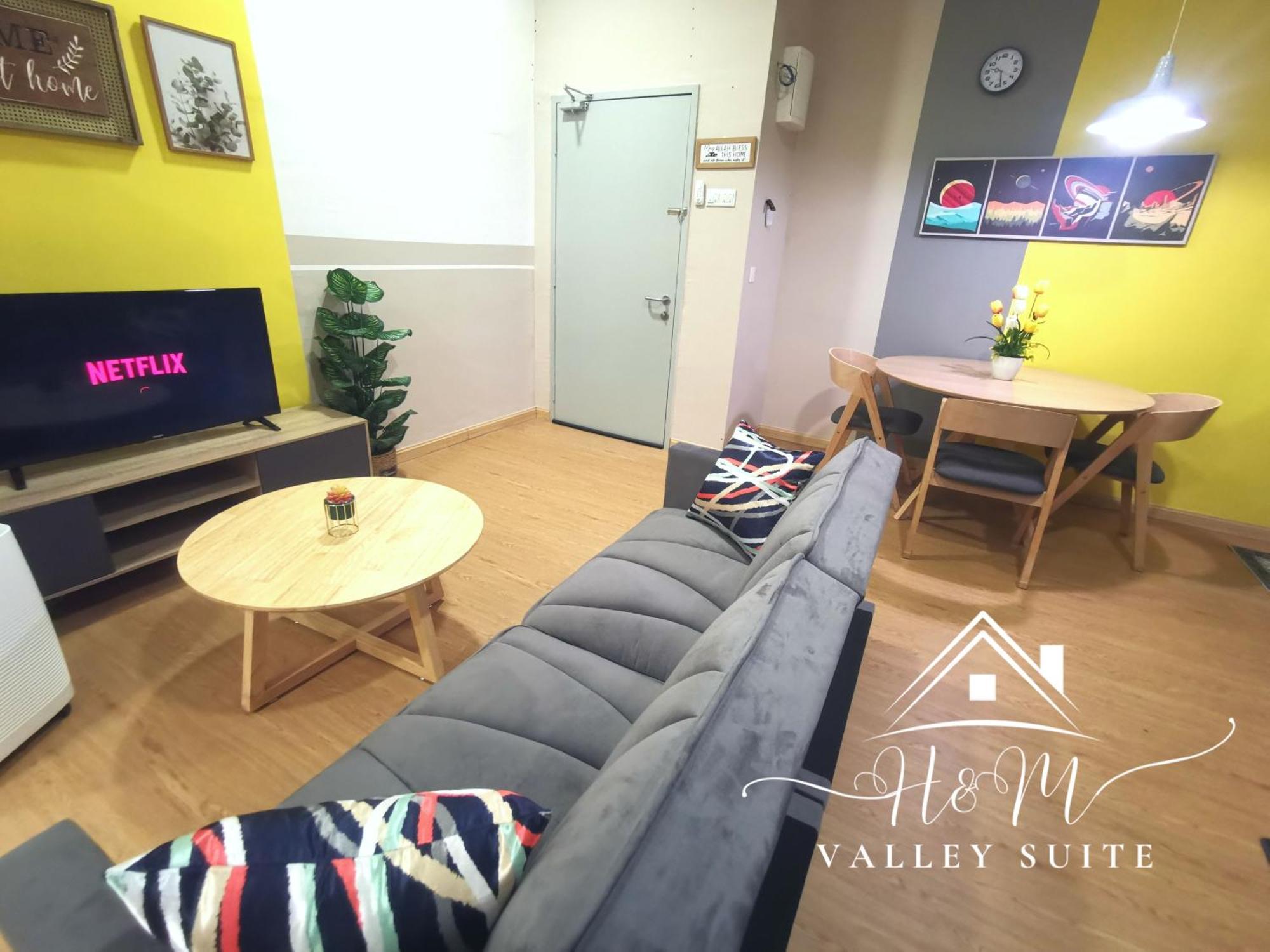 H&m Valley - Pool View Apartment *