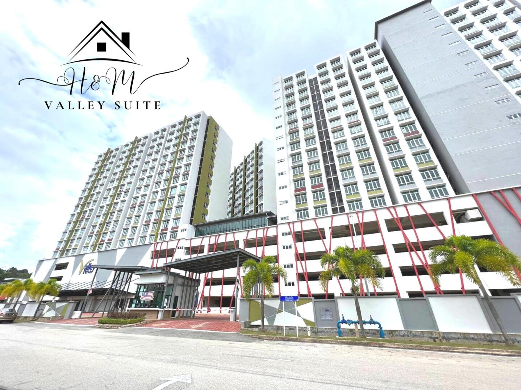 H&m Valley - Pool View Apartment *