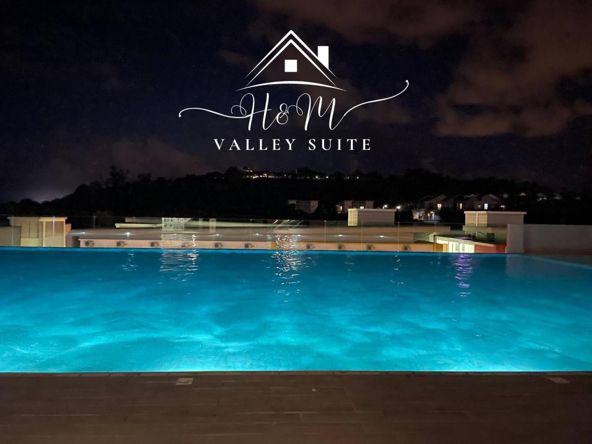 H&m Valley - Pool View *